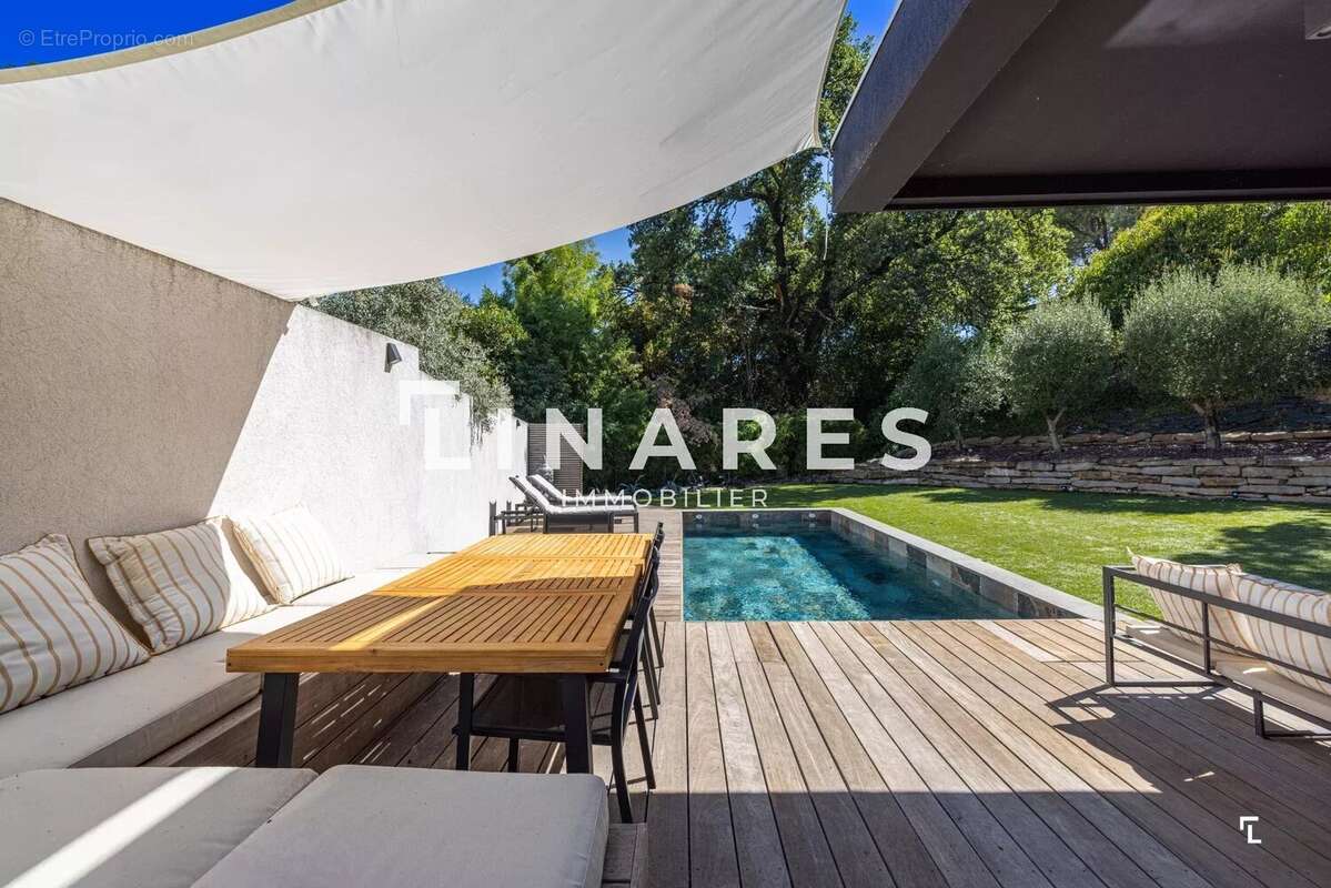 LA CONFIDENTIELLE - Villa T4/5 de 155m² - Piscine - Garage 39m² - Terrain 985m²  - 13012 MARSEILLE - photo 22