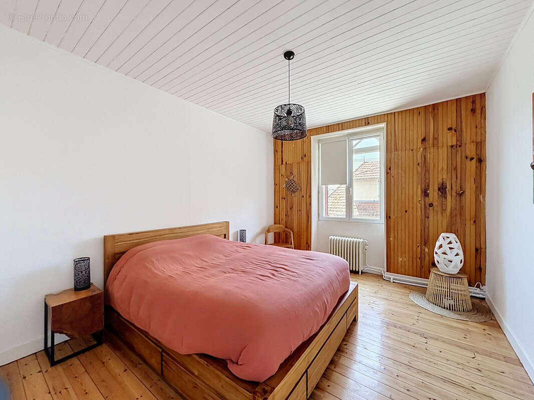 Maison de caractère des années 30   180 m2   Sireuil - photo 9