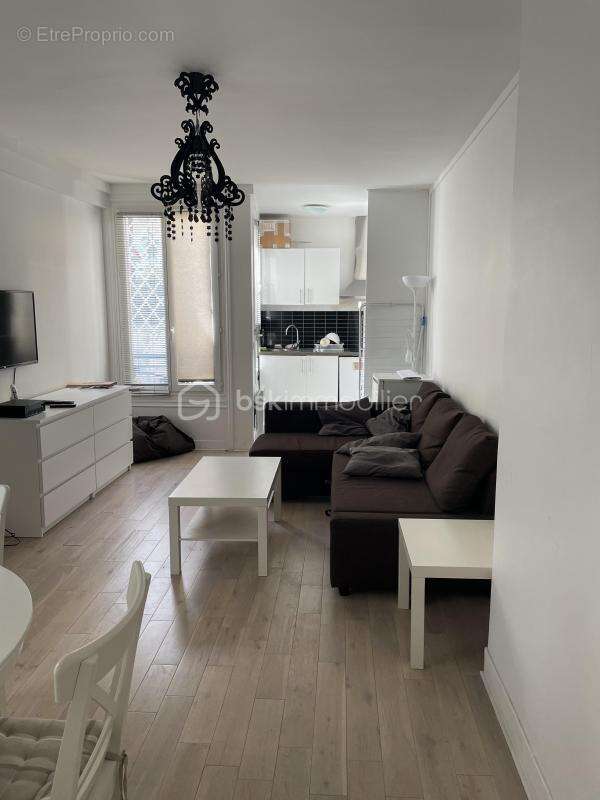 Appartement à PARIS-8E