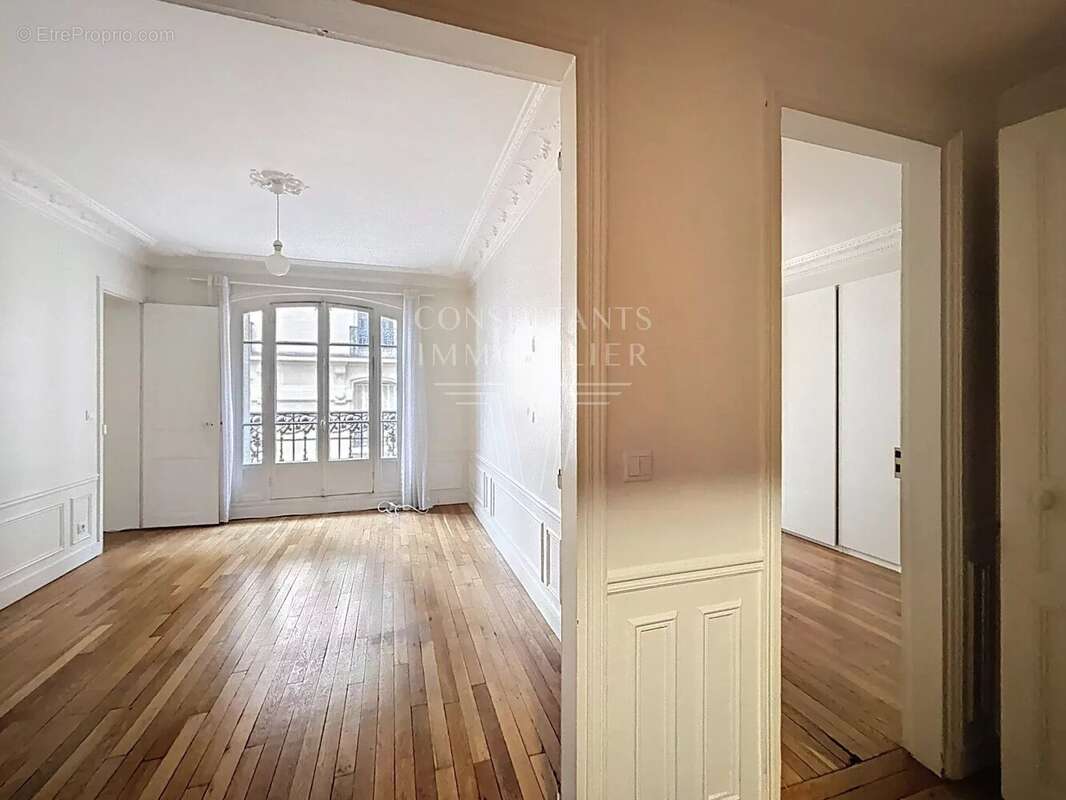 Appartement à NEUILLY-SUR-SEINE