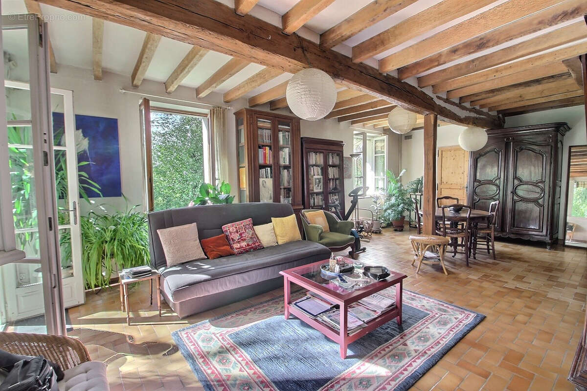 Maison à CHESSY-LES-PRES