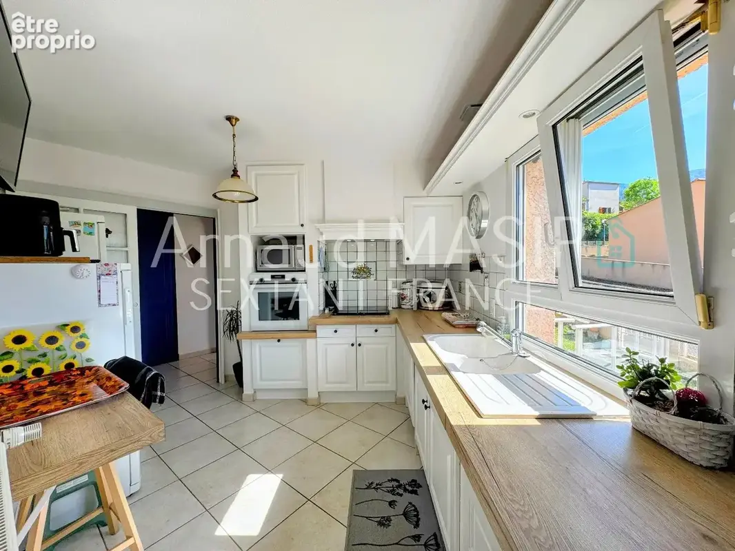Ville 4f 97m² hab, 3 ch, double garage, parking camping car, terrasse, belle vue, au calme proche commerces - photo 3