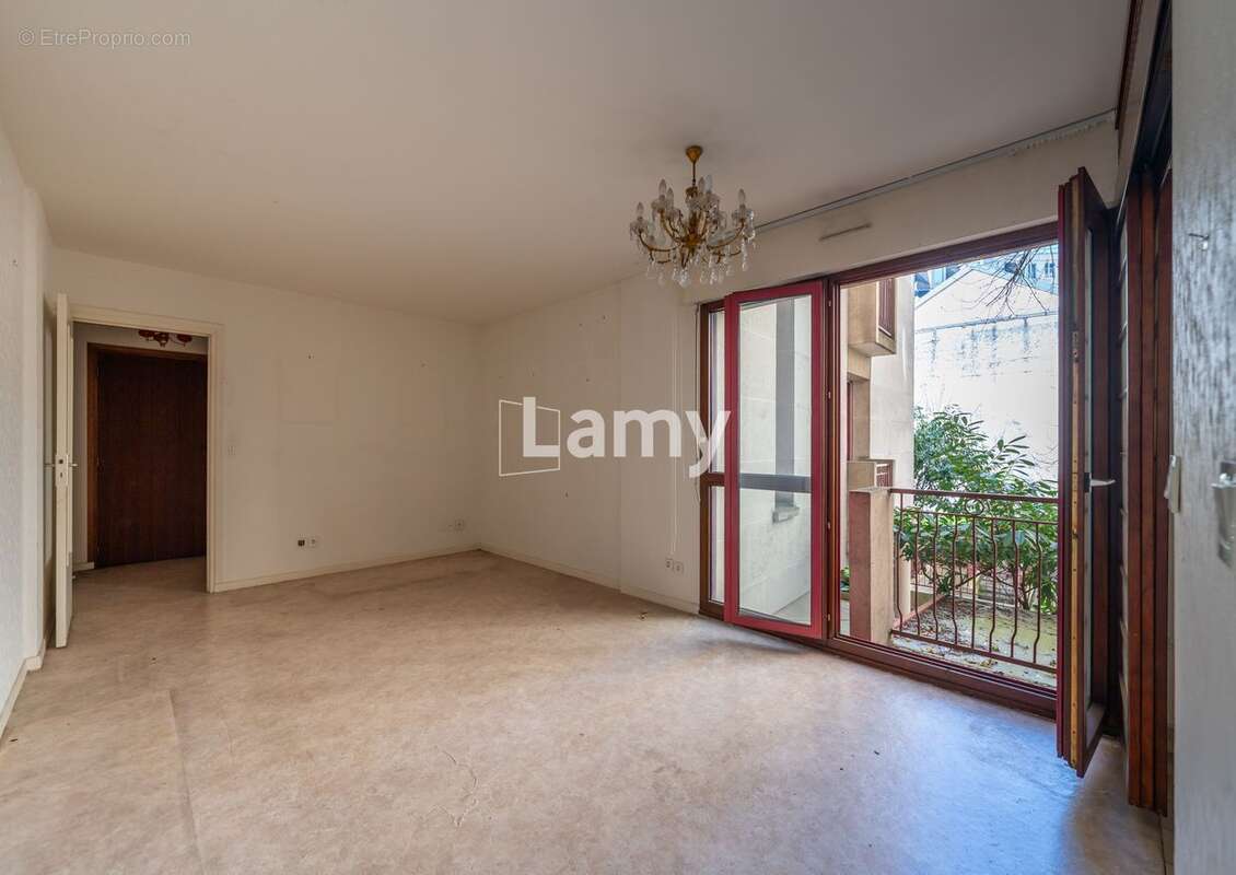 Appartement à PARIS-19E