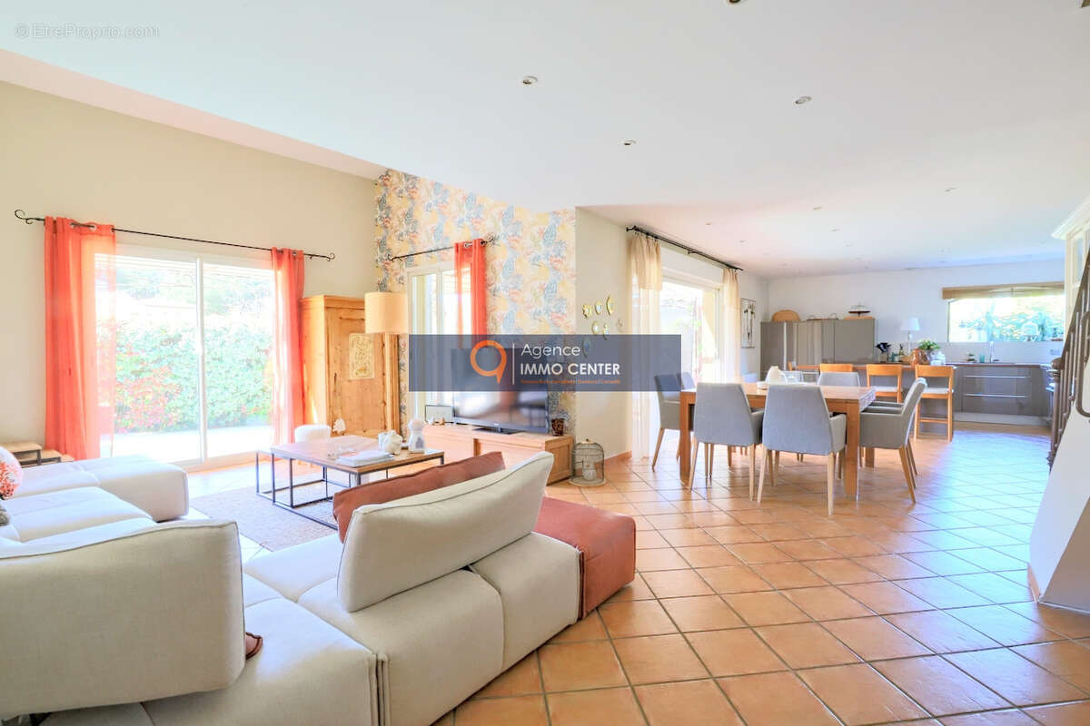 Villa Type 5/ 6 de 200m2 habitables 83140 Six fours les plages - photo 5