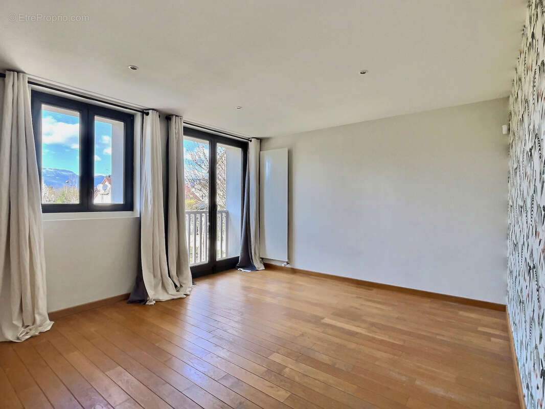 Maison de charme de plus de 300 m2 -  5 chambres, piscine et commodités - photo 16