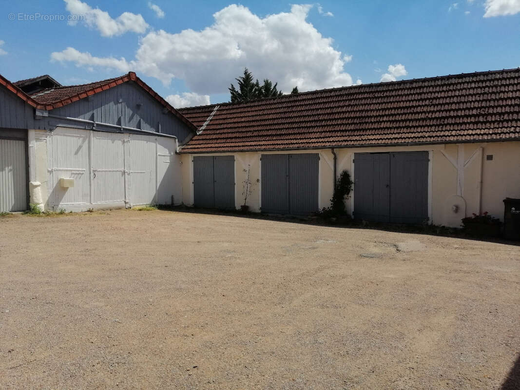 Nevers centre immeuble 715 m2 rapport 12 % - photo 2