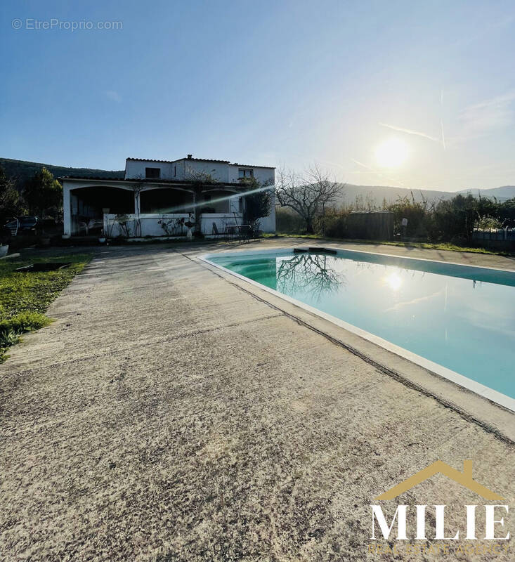 Maison à CUGES-LES-PINS