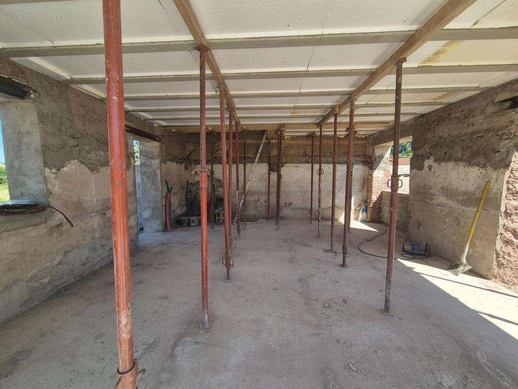 Appartement à VEAUCHE