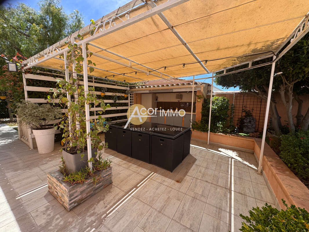La Seyne-Sur-Mer, limite Six - Fours  Maison individuelle de plain pied T4 sur 395 m2 - photo 22
