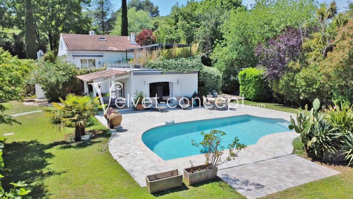 Maison à ROQUEFORT-LES-PINS