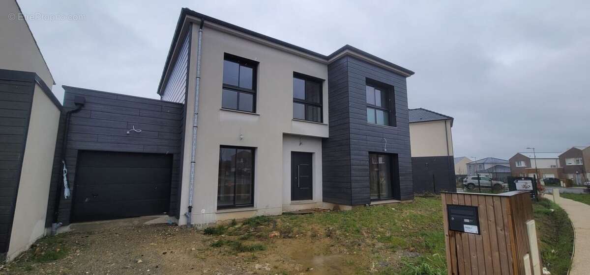 Terrain à CARRIERES-SUR-SEINE