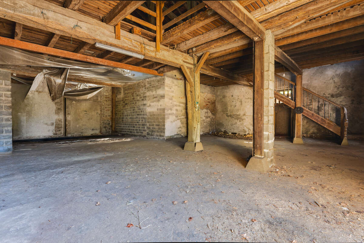 Grange sur terrain constructible - photo 2