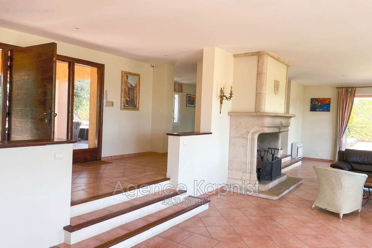 Maison 350 m² à Flayosc  - photo 4
