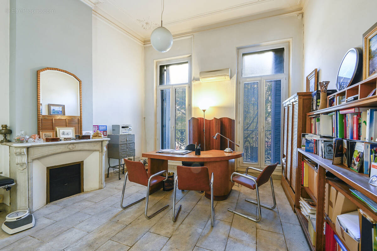 Appartement à MARSEILLE-1E