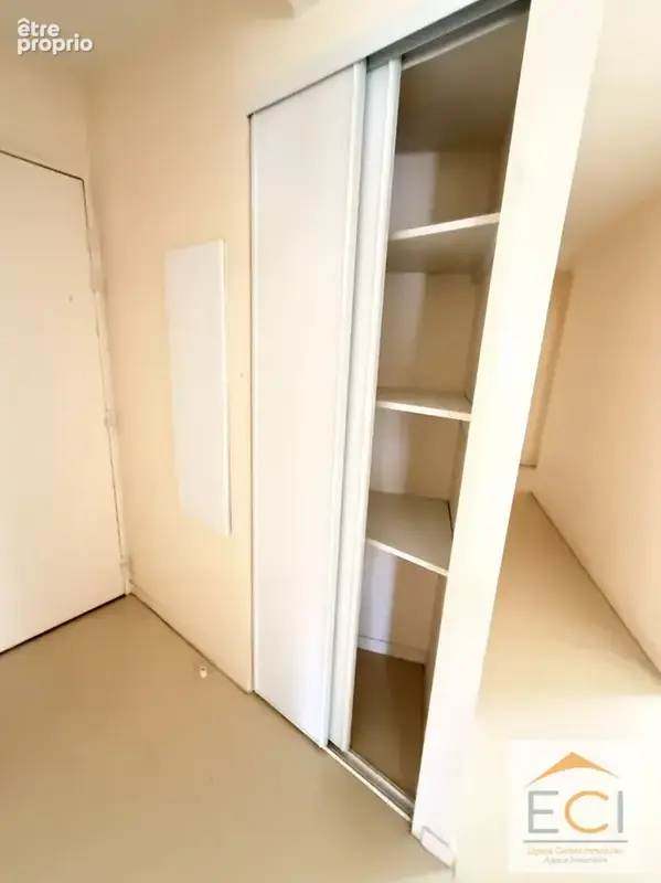 À vendre - Appartement T3 au dernier étage avec terrasse - photo 4