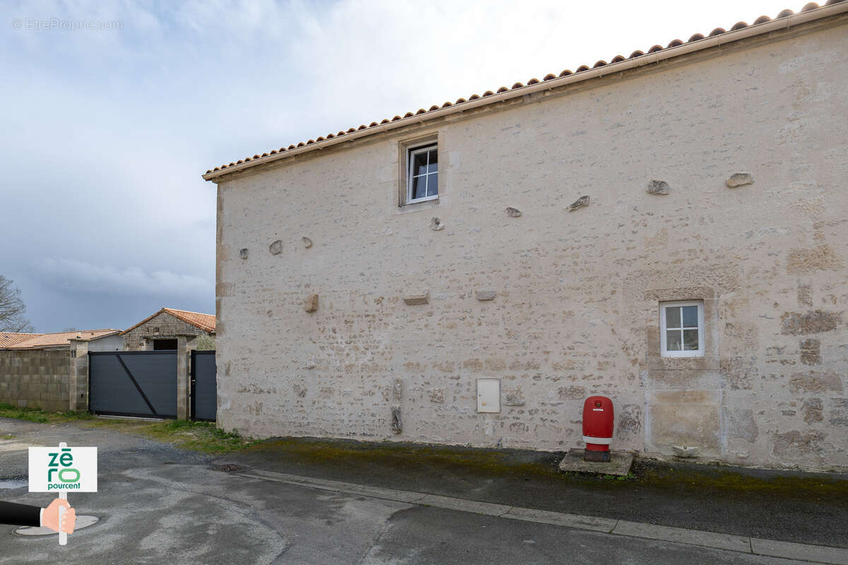 Maison à LES MAGNILS-REIGNIERS