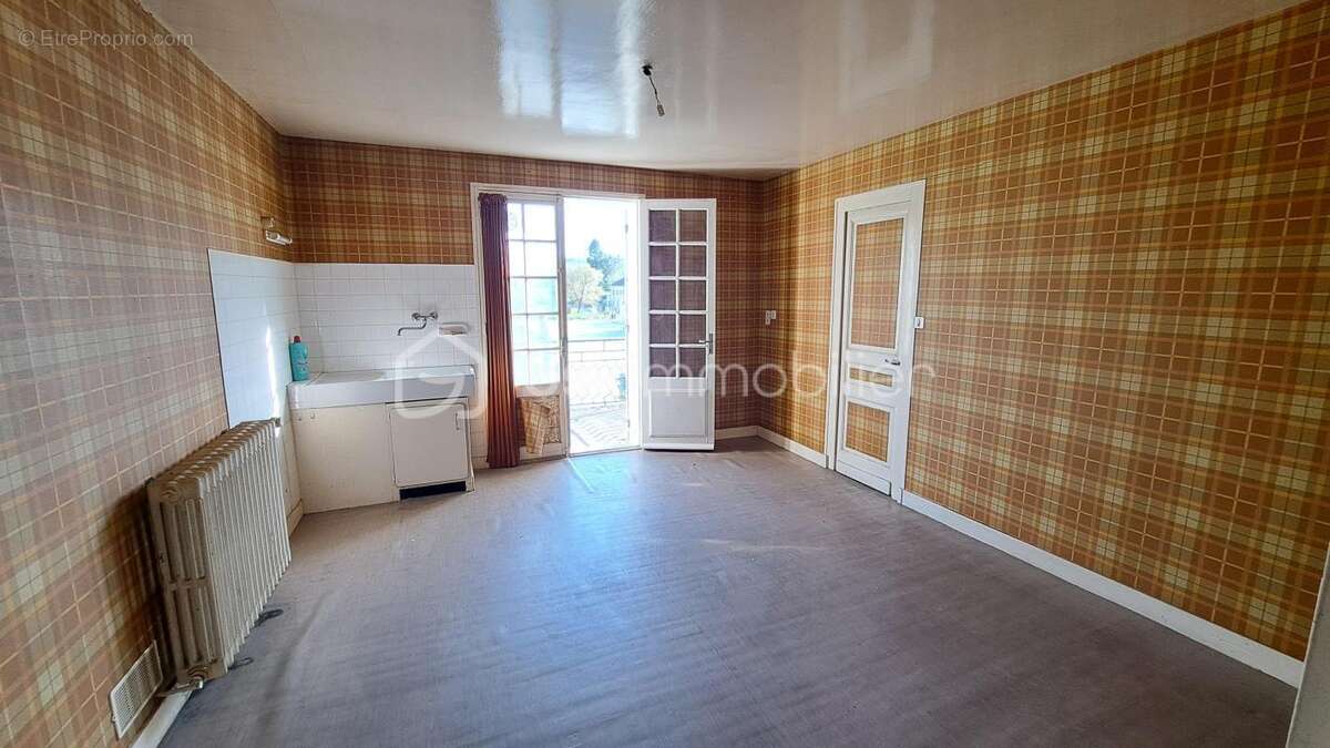 Maison à MANZAC-SUR-VERN