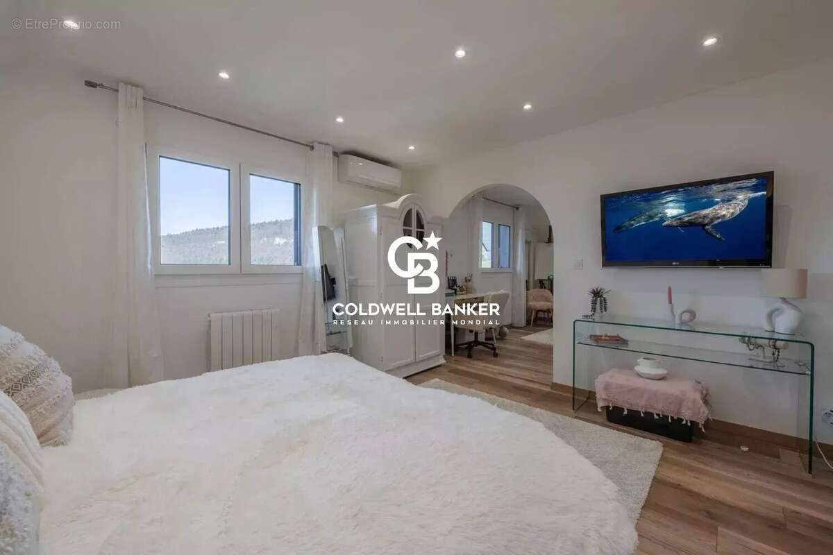 Maison à MONTAGNOLE