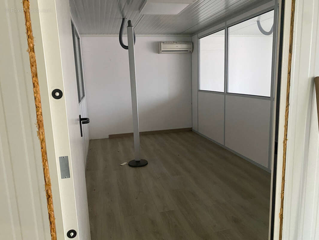 Commerce à VANXAINS