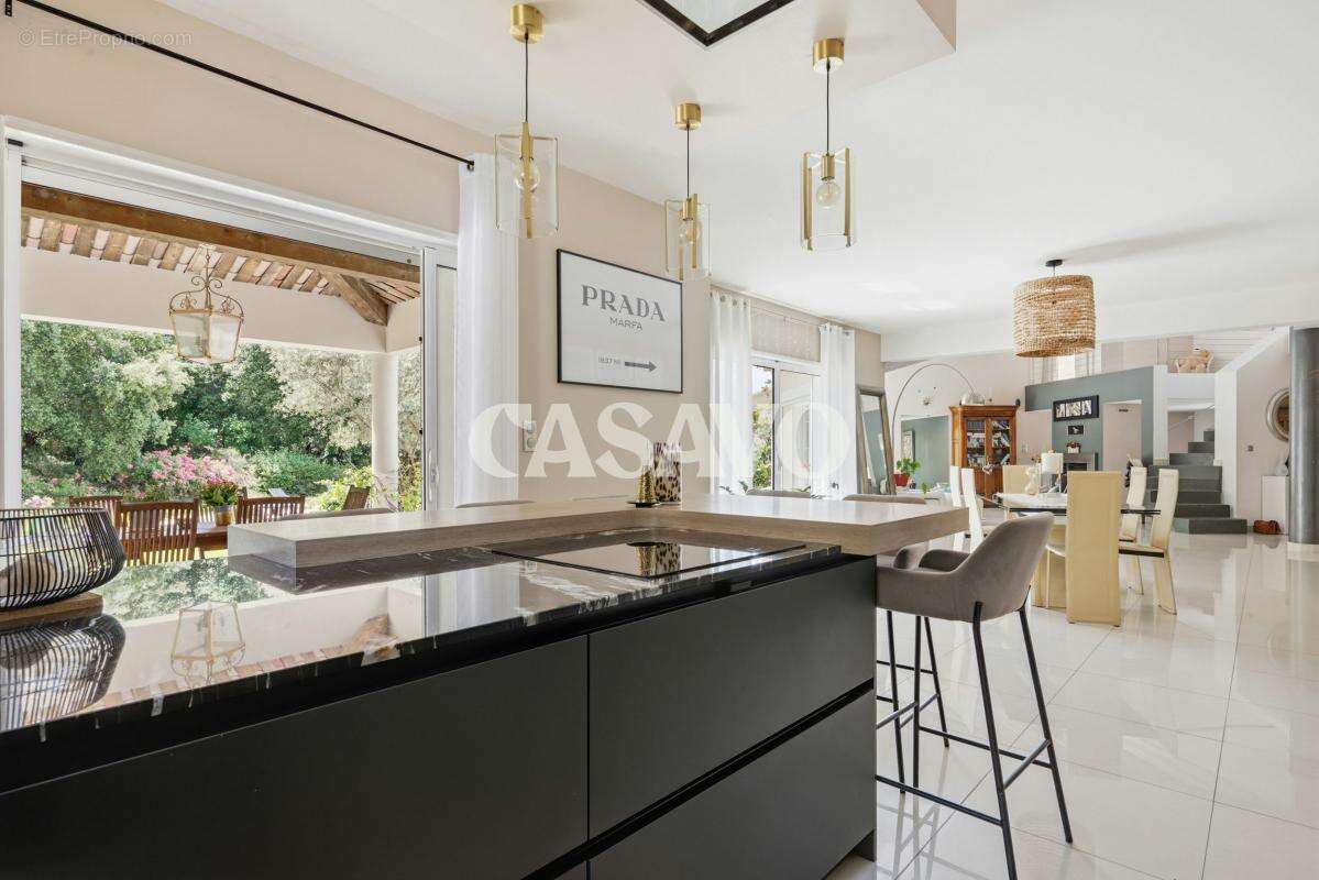 Vente Maison 6 pièces de 220m² - 13109 Simiane-Collongue - photo 14