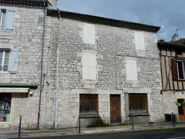 Maison à CASTELNAU-MONTRATIER