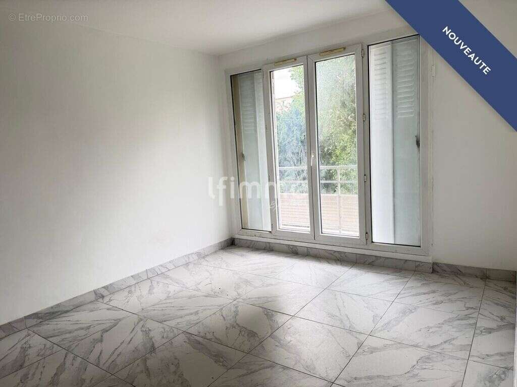 Appartement Familial 80 m2 - Proche gare Noisy Champs - - photo 2