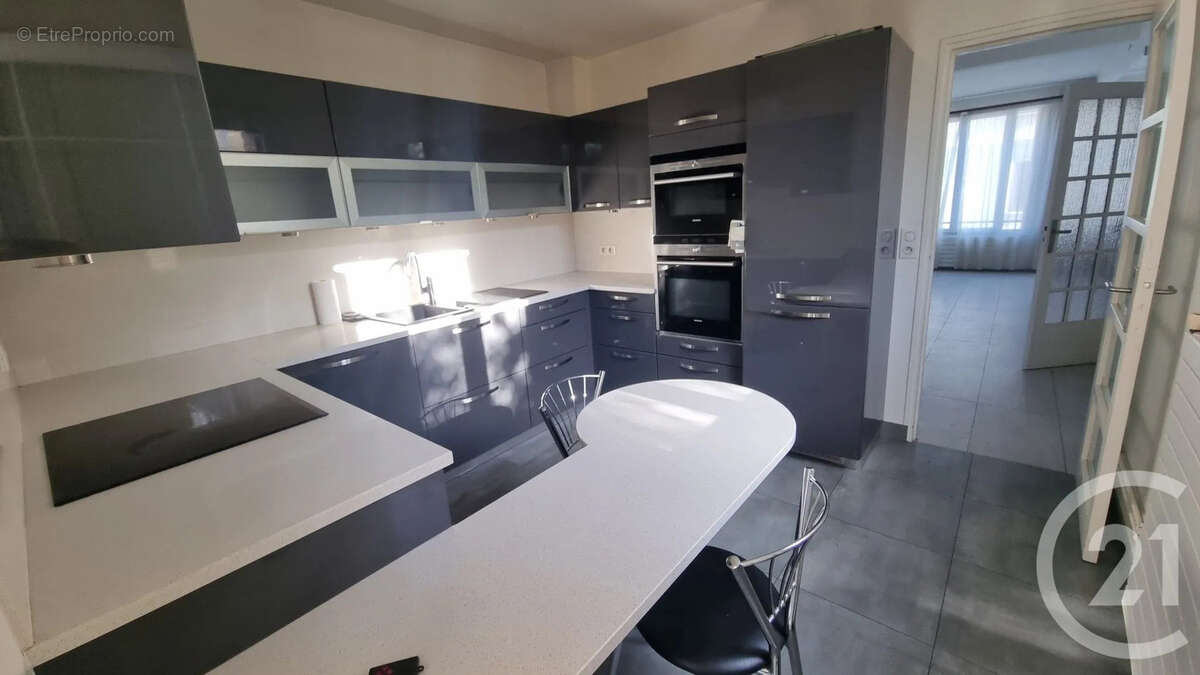 Maison à SAINT-MAUR-DES-FOSSES