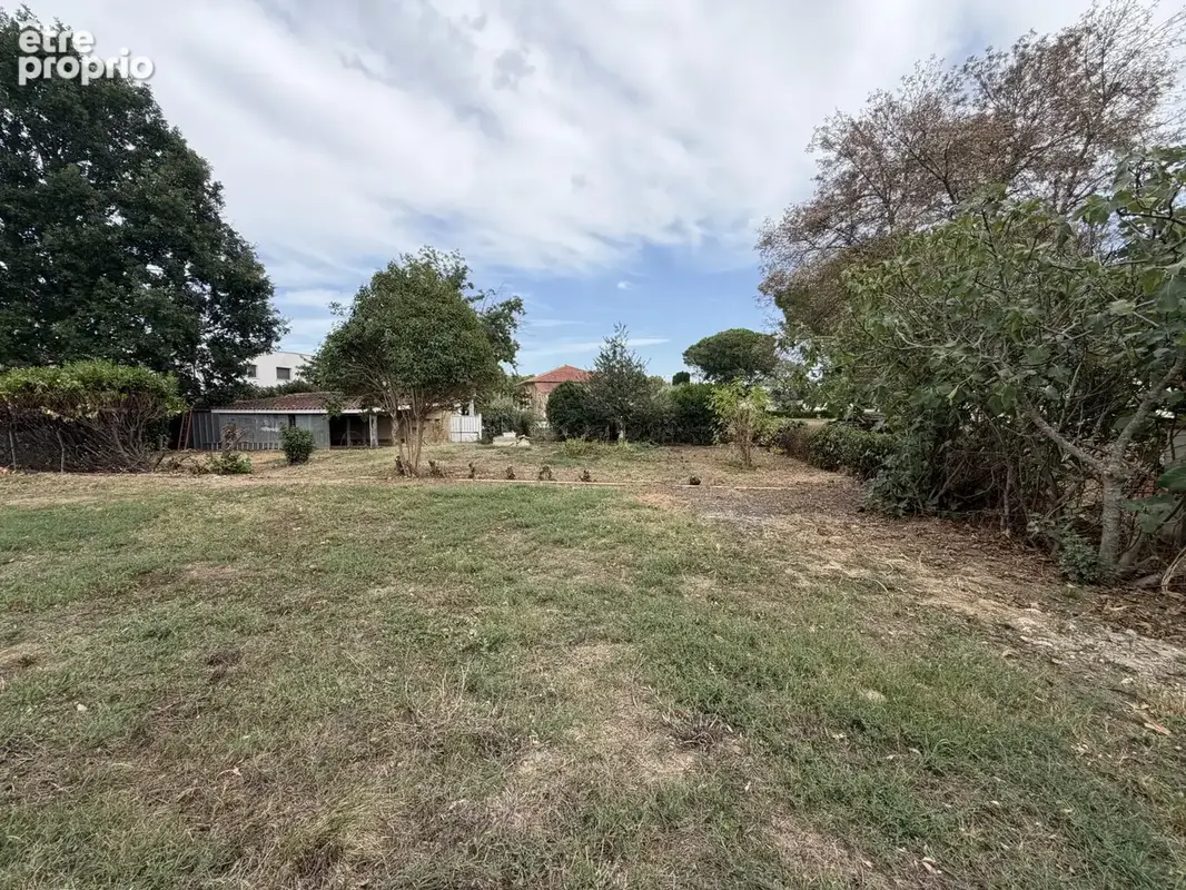 Terrain 684 m² à Saint-Hilaire  - photo 4