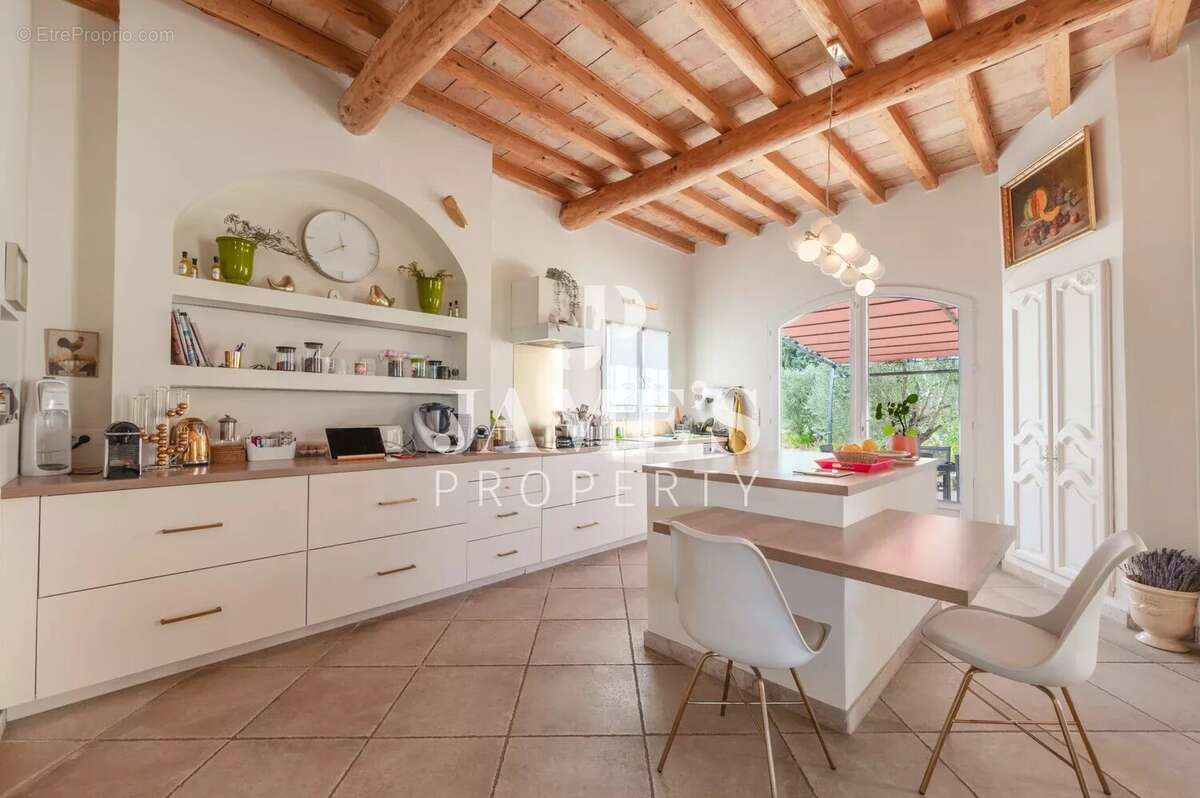 Maison à FONTVIEILLE