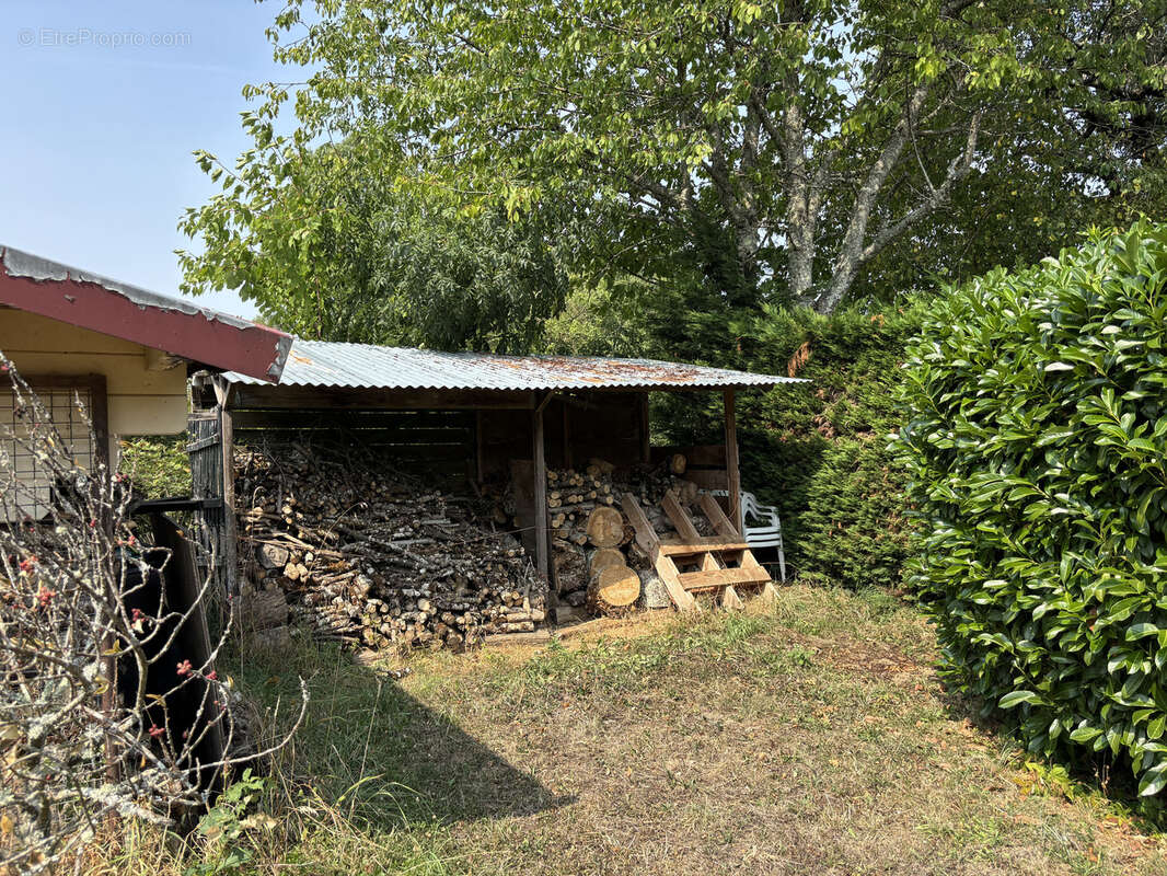 Maison à SAINT-DENIS-DE-JOUHET