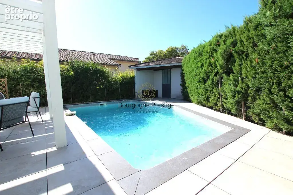 Maison individuelle et familiale a ossature bois de 223 m² -  centre ville macon- cinq chambres - piscine - terrasse - garage - photo 2