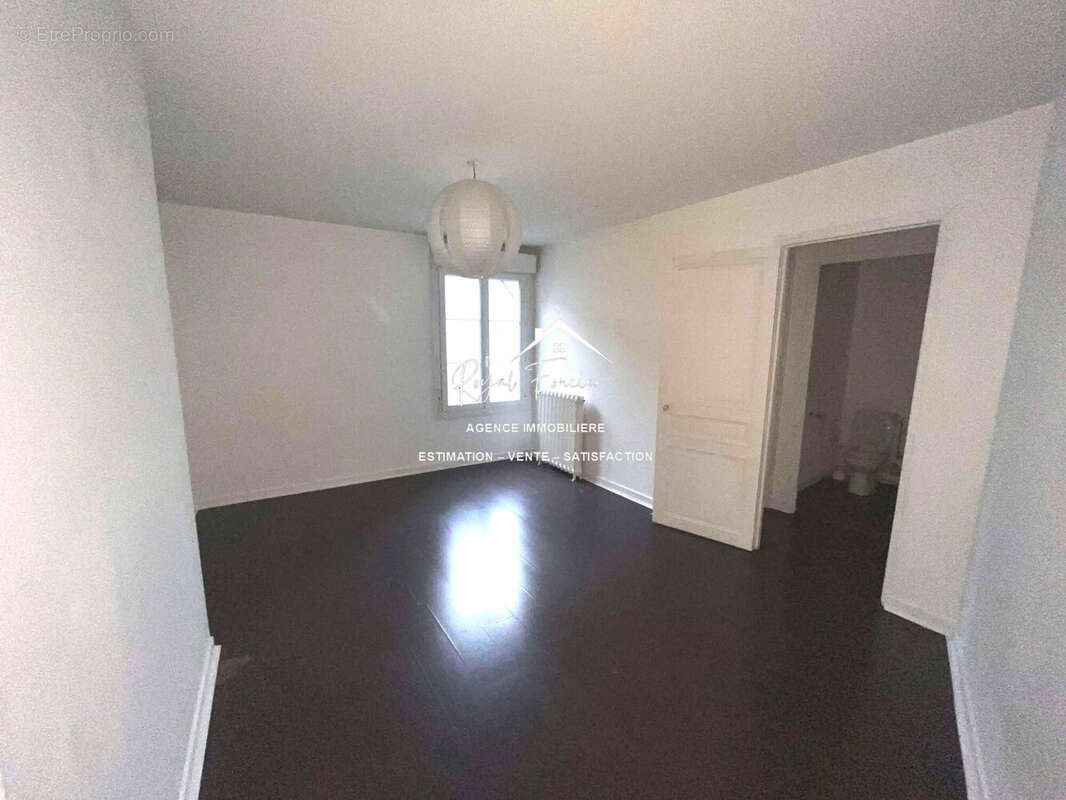Chambre - Appartement à CHATELLERAULT