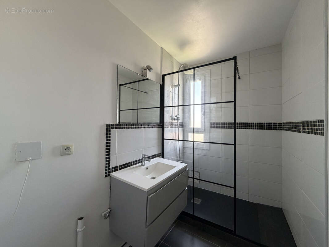 Appartement à SAINT-JULIEN-LES-VILLAS