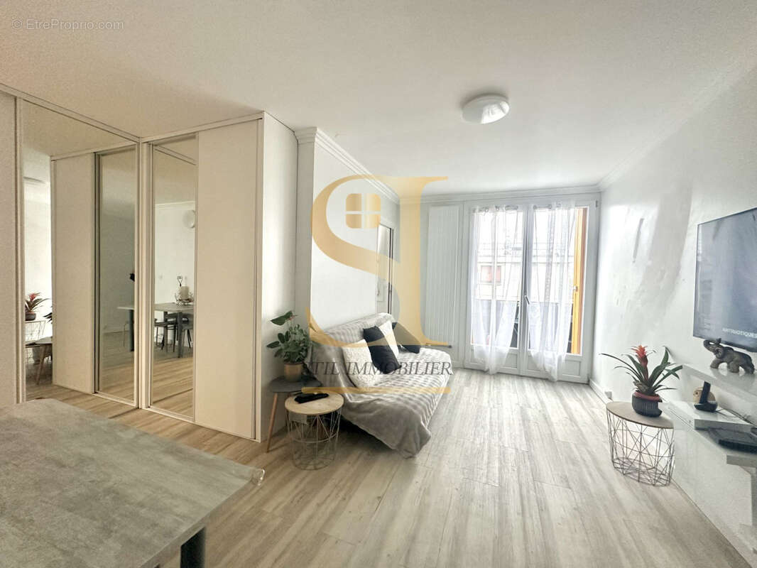 Appartement à COMBS-LA-VILLE
