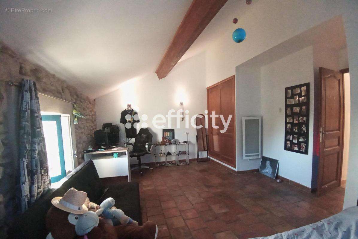 Maison à CAMARET-SUR-AIGUES