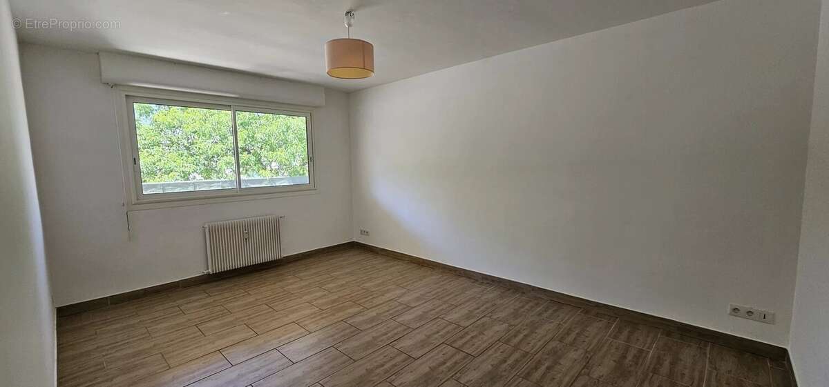 Appartement à SOLLIES-PONT
