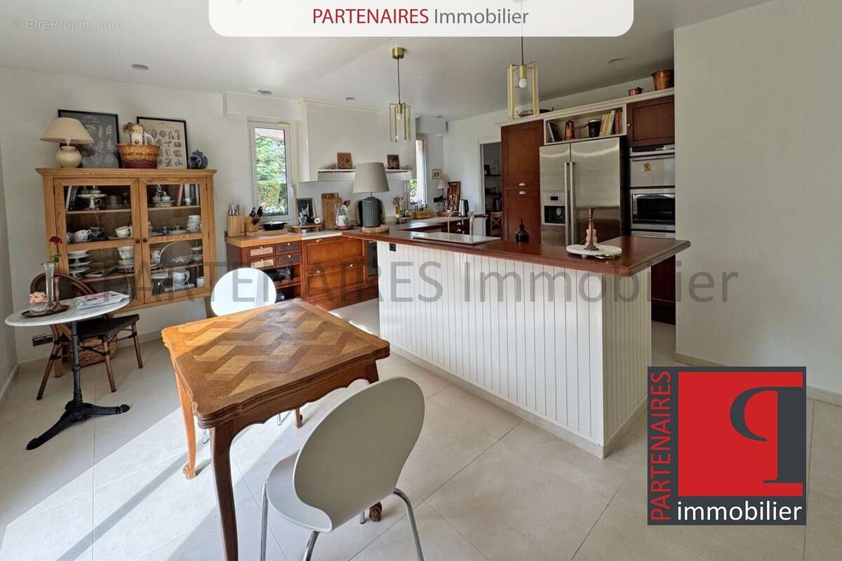 Maison à CRESPIERES