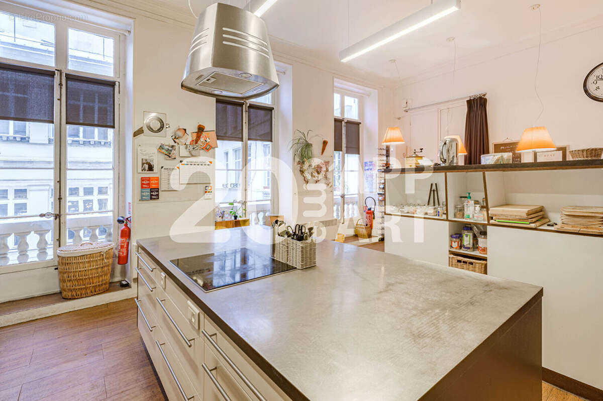 Commerce à PARIS-2E