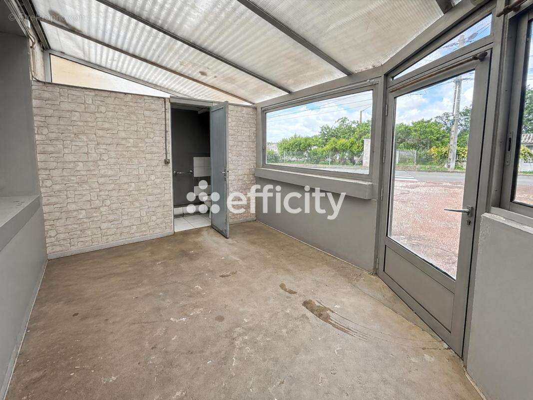 Maison 93 m² à Saintes  - photo 8