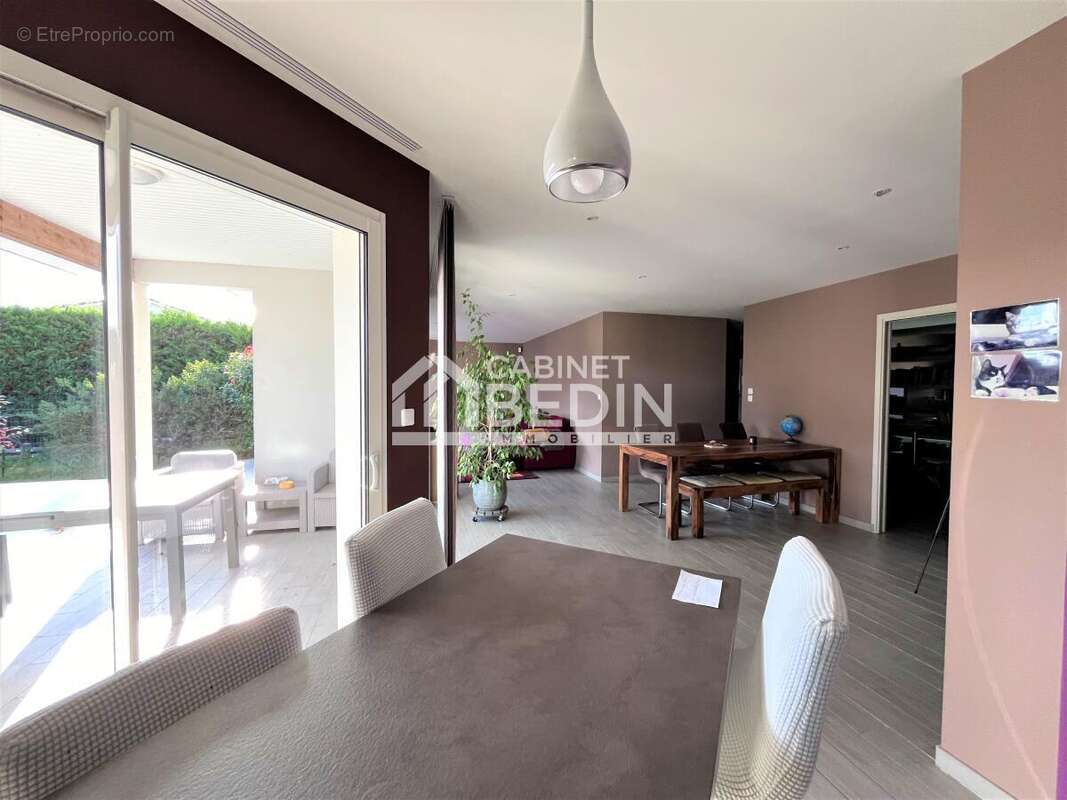 Maison à BLANQUEFORT