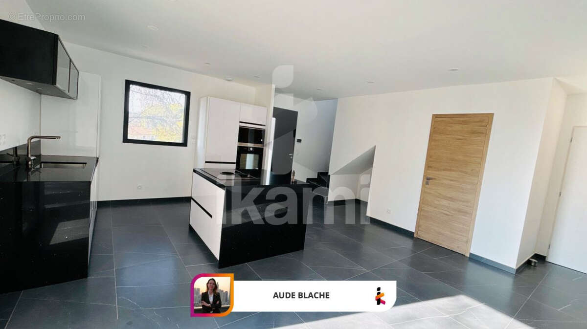 Maison à CHANOS-CURSON