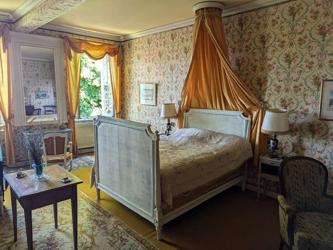 Manoir du XVIIe siècle sur 14500 m² de terrain - photo 10