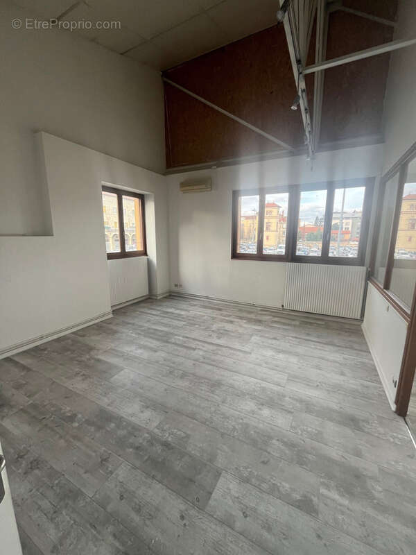 Autre à VILLEFRANCHE-SUR-SAONE