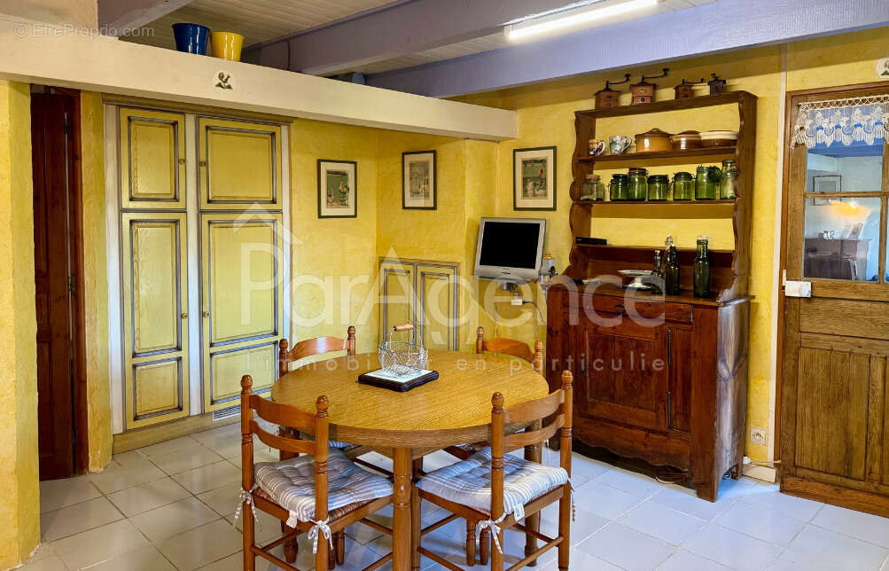 Maison à CHAILLEVETTE