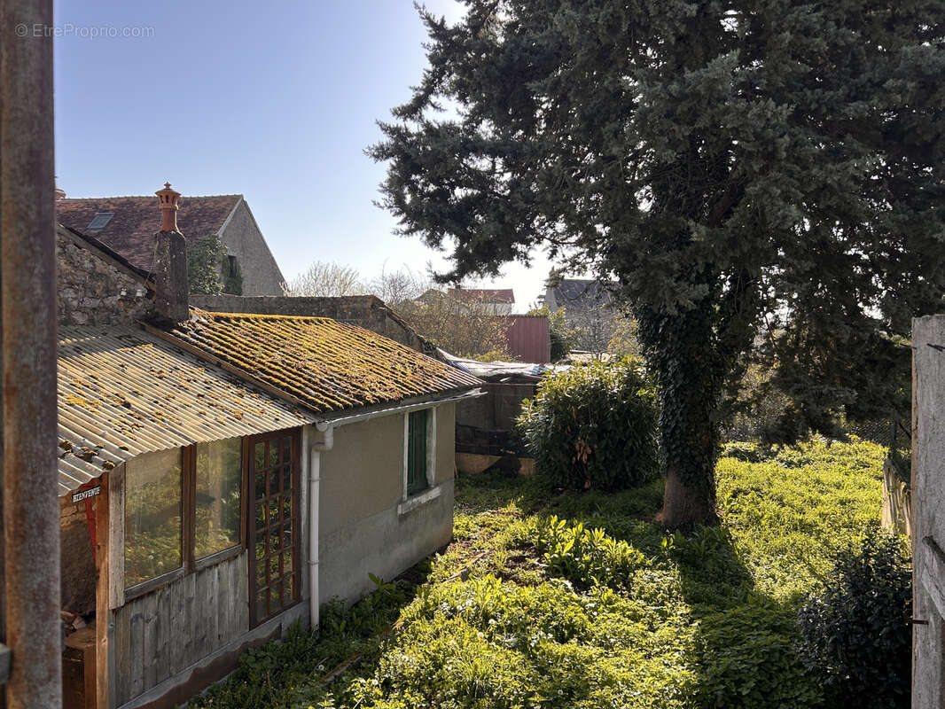 A VENDRE - Maison à rénover entièrement à Saint-Marcel - photo 8