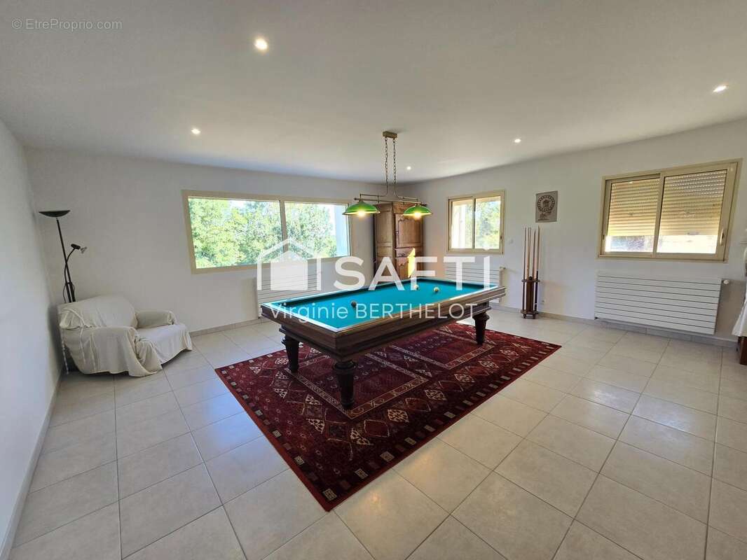 Maison 265 m² à Le Retail  - photo 4