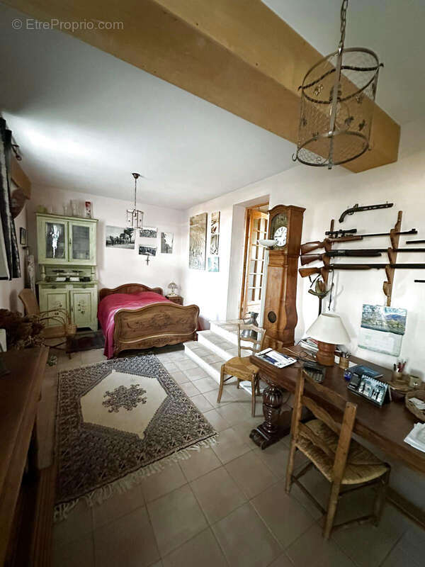 Autre à SAINT-GENIS-LAVAL