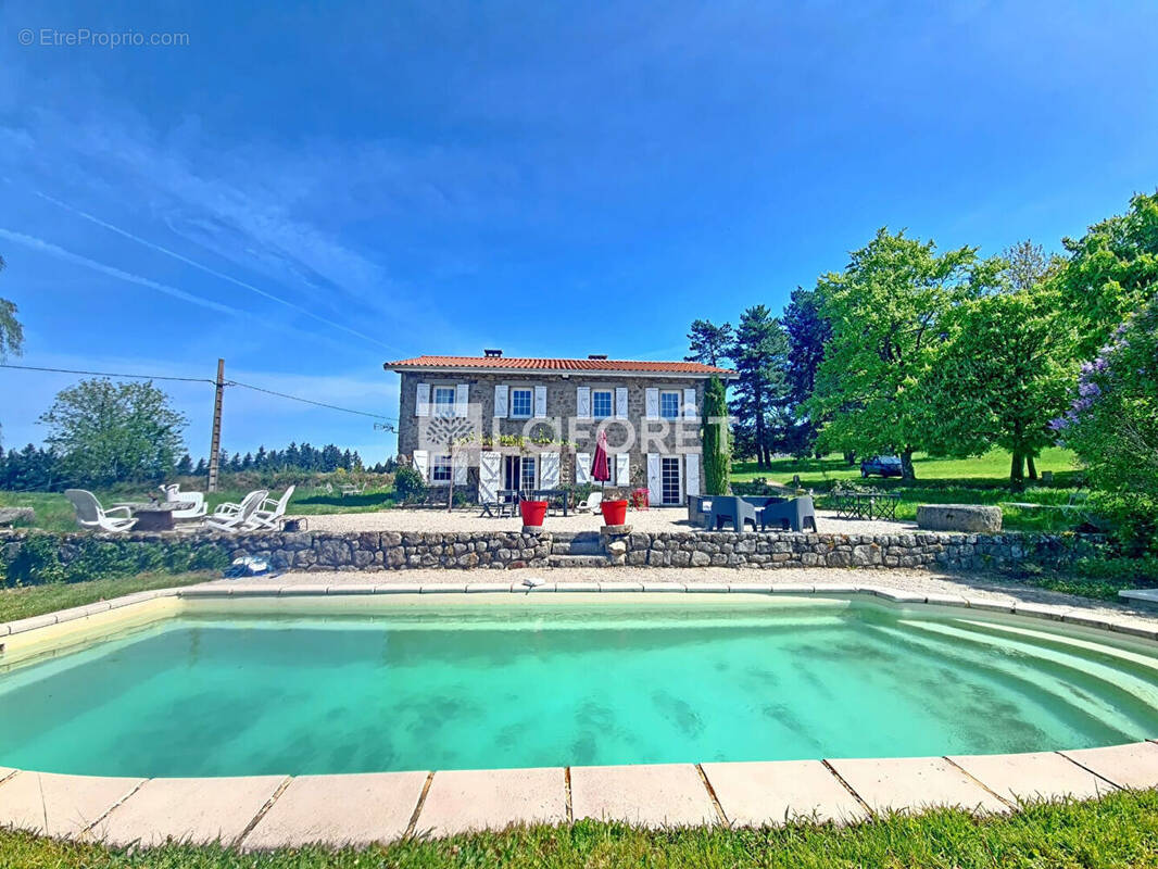Maison à SAINT-ROMAIN-LACHALM