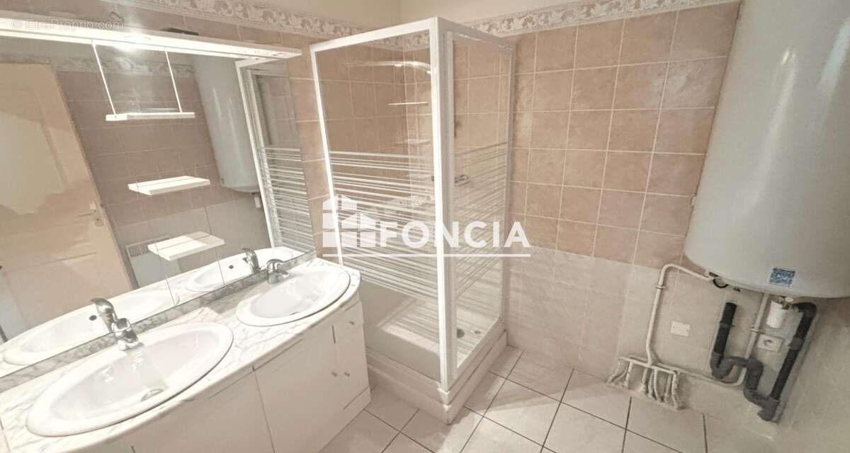 Appartement à SOLLIES-VILLE