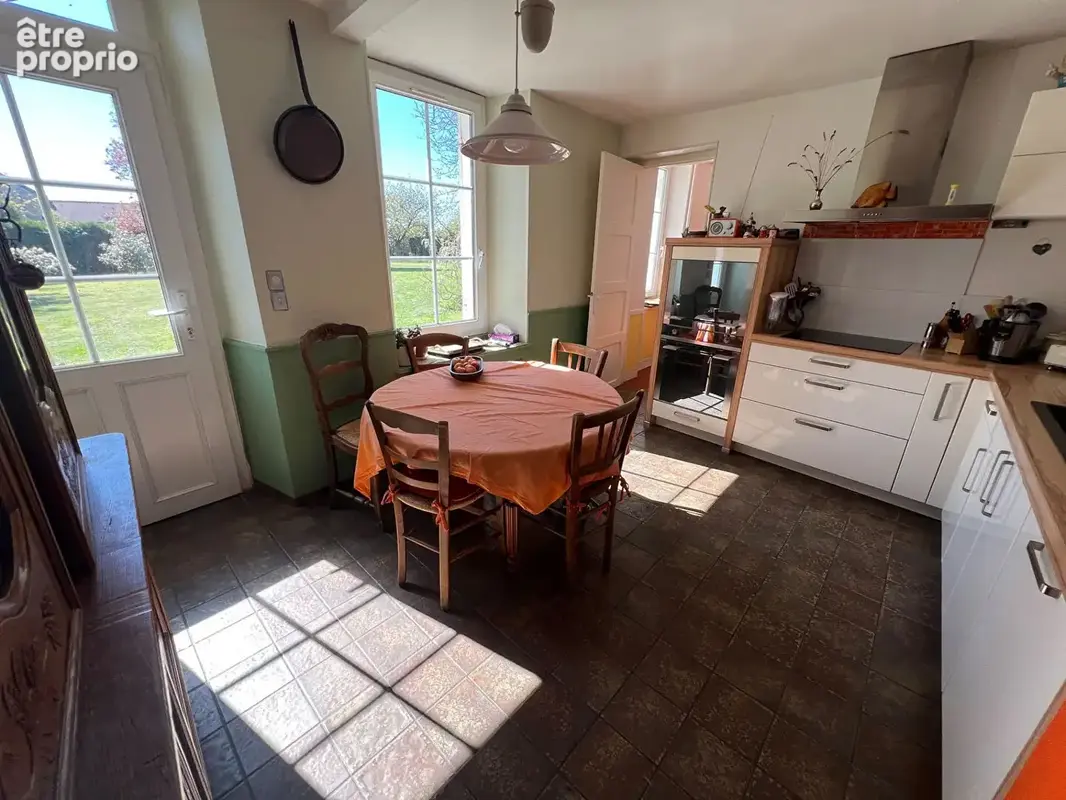 Très jolie longère du XVII eme siècle avec environnement exceptionnel Proche Thoiry  6 pièces 232 m2 - photo 7